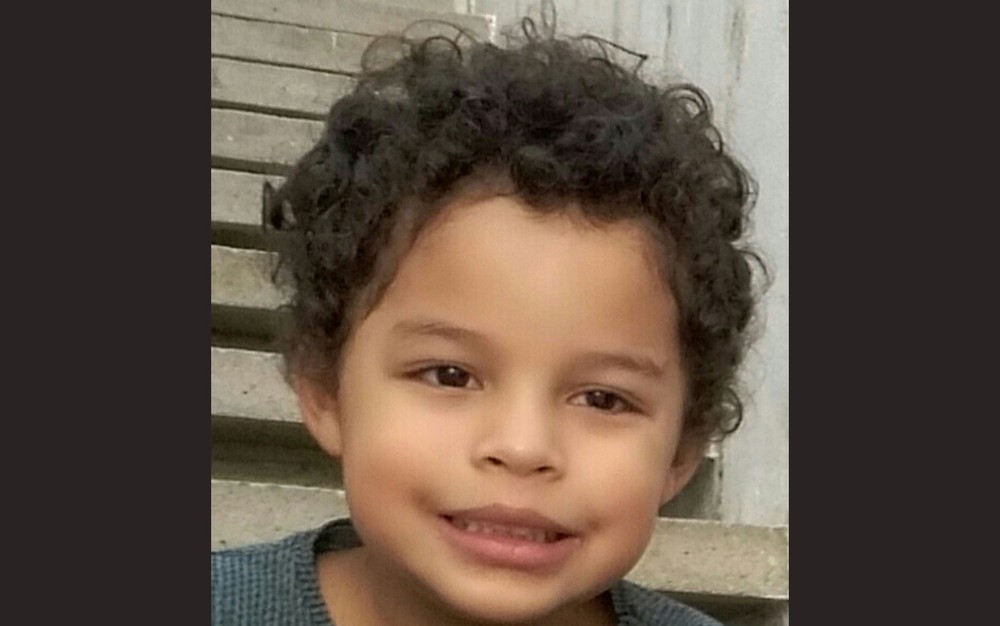 Menino de 5 anos morre atingido por bala perdida no réveillon