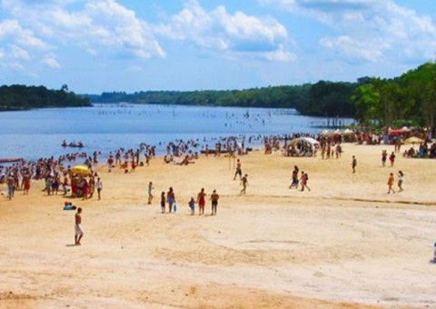 Adolescente desaparece em rio após tiroteio em balneário no Amazonas