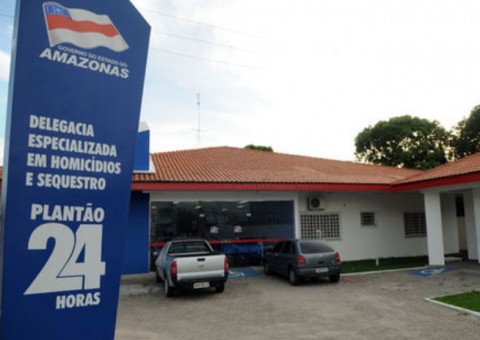 Homem é executado com 10 tiros na frente da família em Manaus