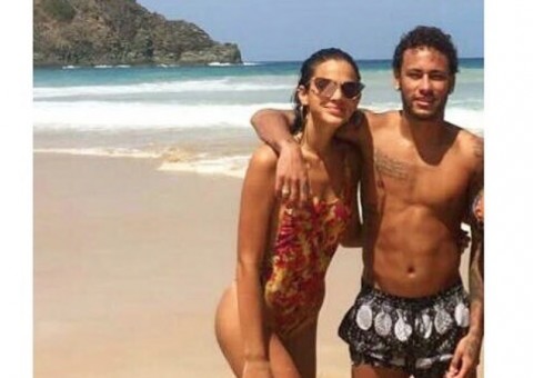 Bruna Marquezine se declara para Neymar em foto romântica