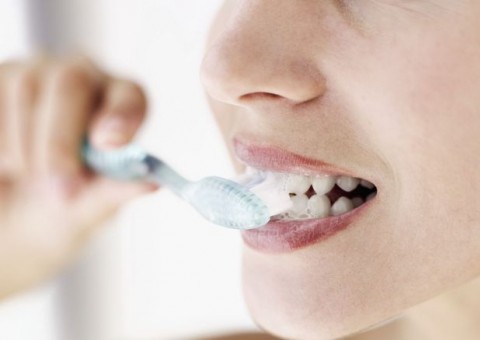 Escovar os dentes corretamente evita câncer de esôfago 