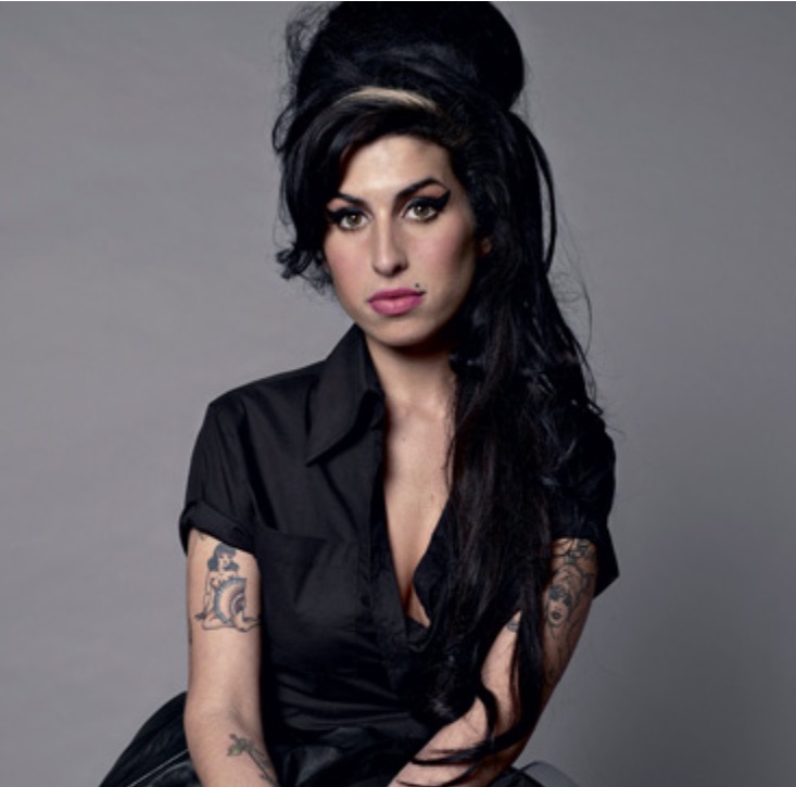 Pai de Amy Winehouse conta que recebe visita do espírito da filha
