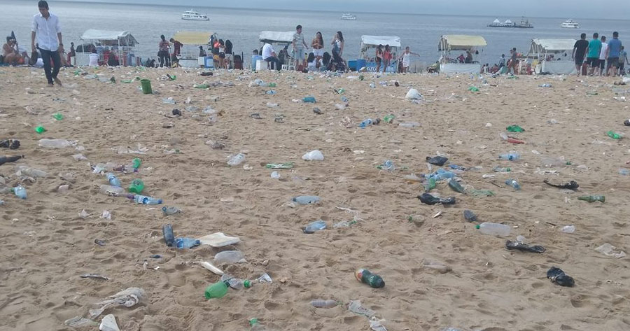 Manauaras jogam 107 toneladas de lixo em locais de festas do Réveillon
