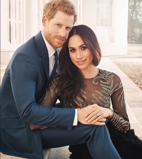 Príncipe Harry e Meghan Markle usam disfarces durante viagem de classe econômica