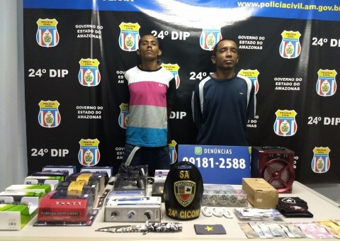 Dupla é presa em flagrante após assaltar loja e fazer adolescente refém em Manaus
