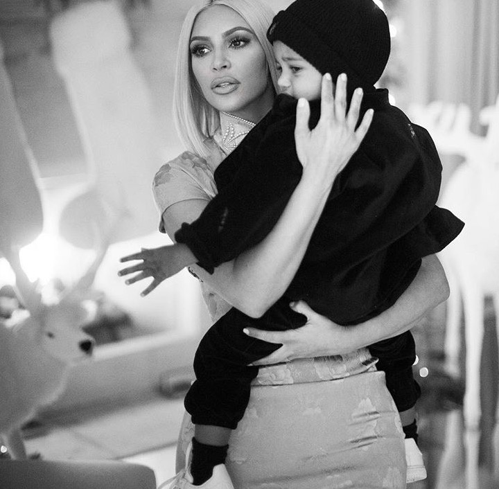 Kim Kardashian desabafa após internação do filho