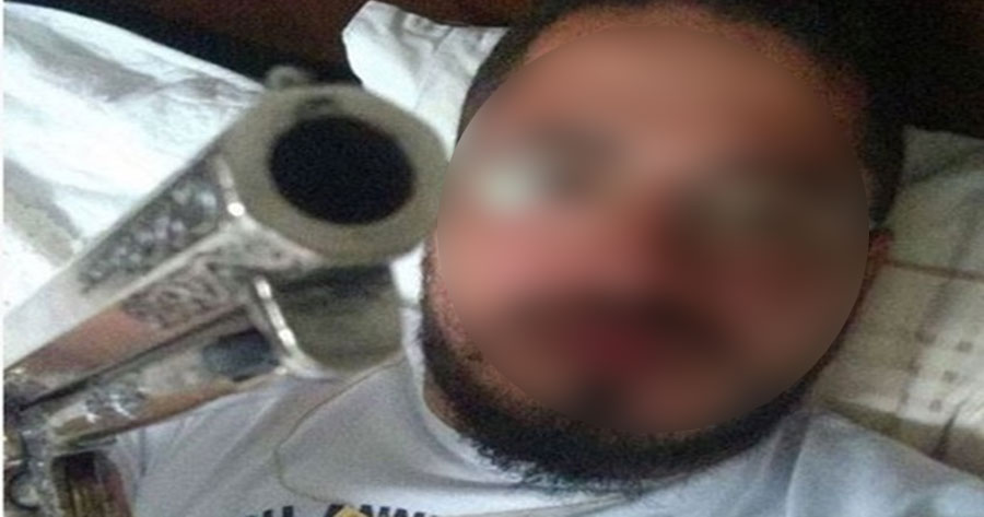 Foto de padre com arma apontada no WhatsApp vaza na internet e causa polêmica