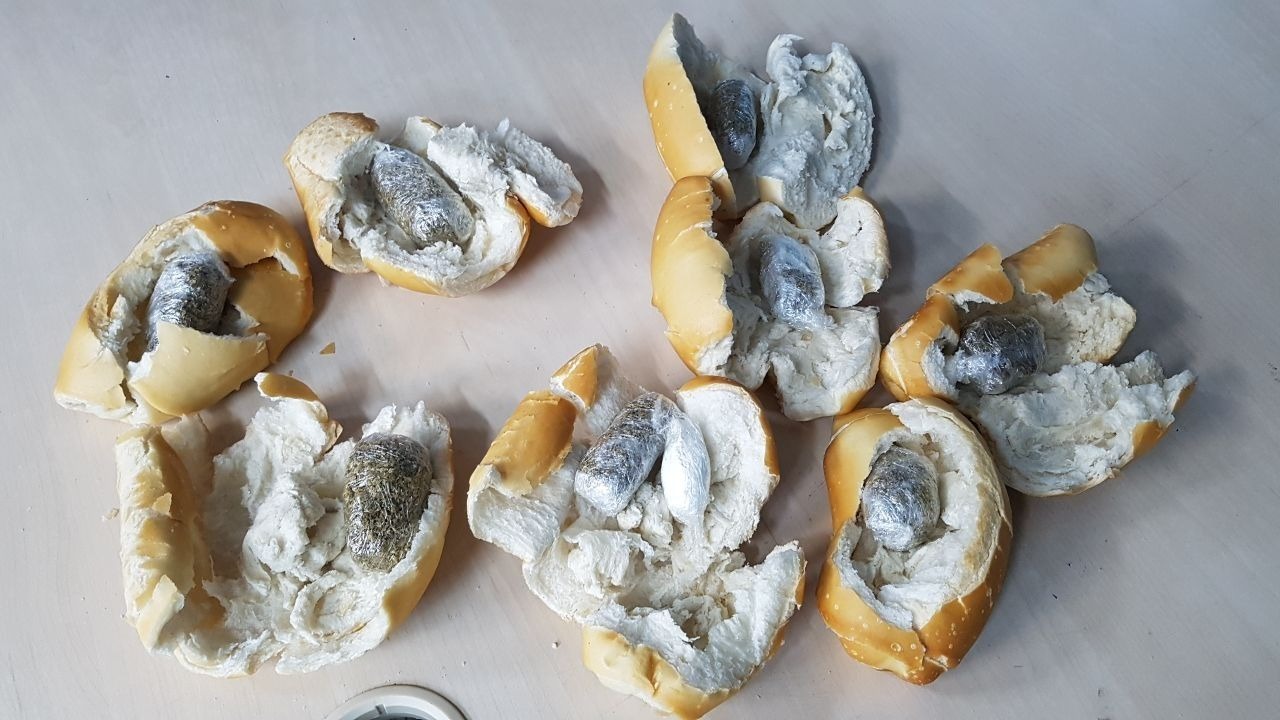 Mulher é presa após tentar levar pão com maconha para detento em presídio de Manaus