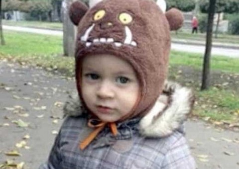 Bebê morre esmagado após homem pular de prédio para se matar