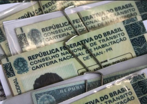 Detran tem serviços suspensos e prejudica população