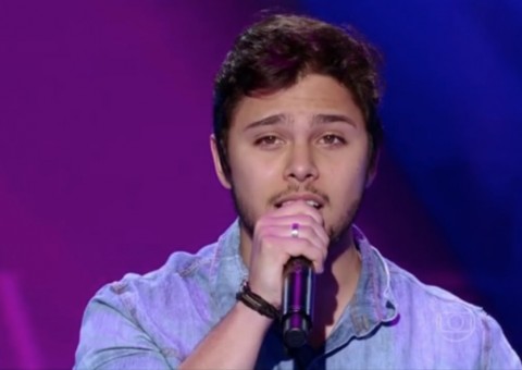 Ex-The Voice, Renato Vianna perde 10kg e exibe barriga sarada