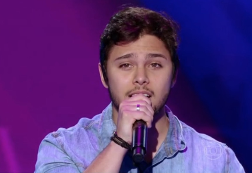 Ex-The Voice, Renato Vianna perde 10kg e exibe barriga sarada