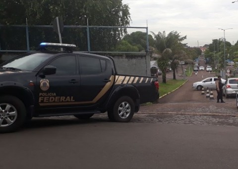 Ex-secretários presos na PF são transferidos para presídio