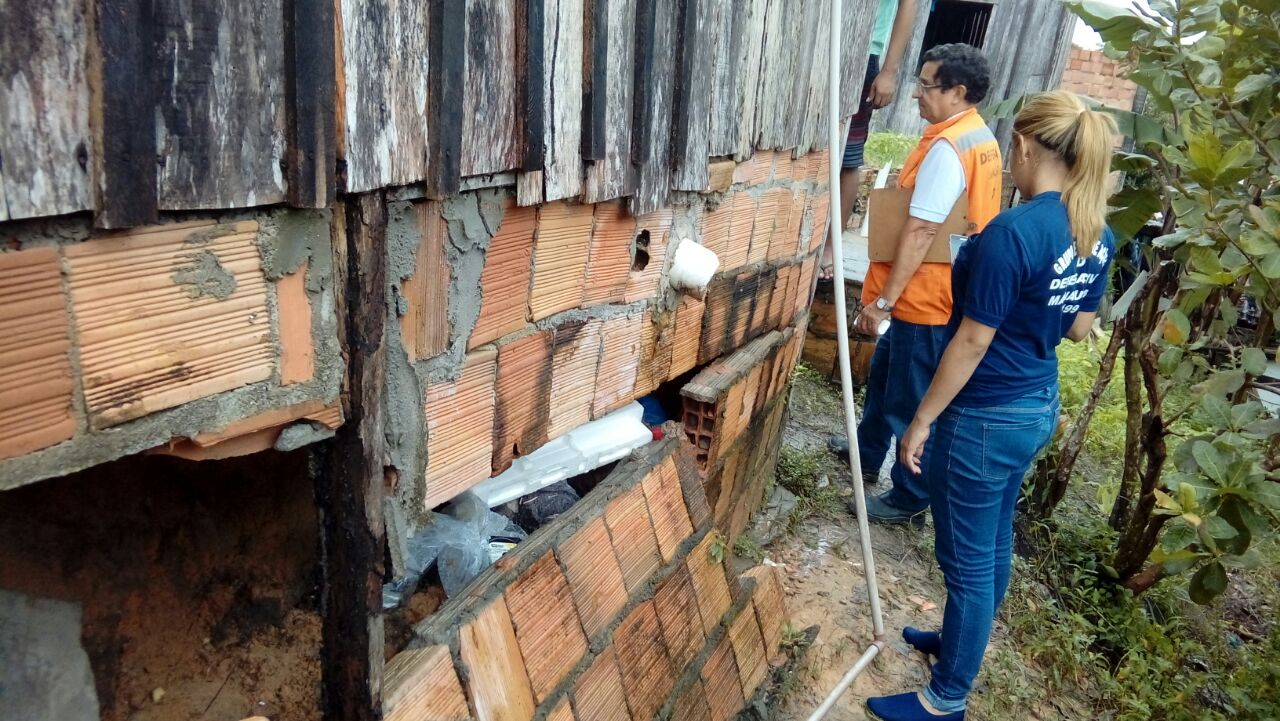Chuva forte causa desabamentos e alagação em residências de Manaus