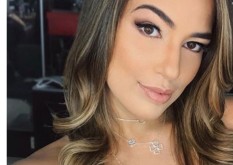 Ex-BBB Vivian Amorim ostenta corpão em foto de biquíni e fãs babam 'Gostosa'