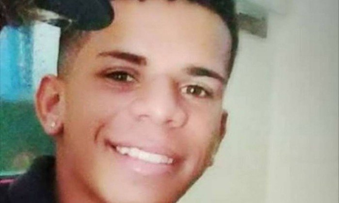 Jovem morre com tiro nas costas dado por PM após deixar mochila cair, diz família  