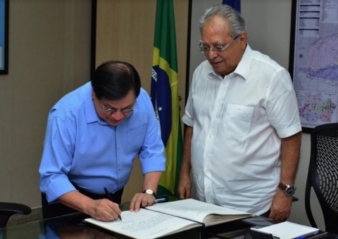 José Alves Pacífico é empossado novo chefe da Casa Civil