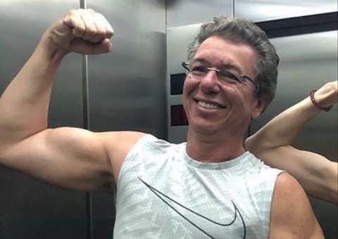 Boninho é internado para fazer cirurgia plástica