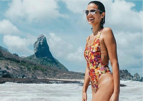 Bruna Marquezine ostenta corpão de biquíni e Neymar deixa recado atrevido