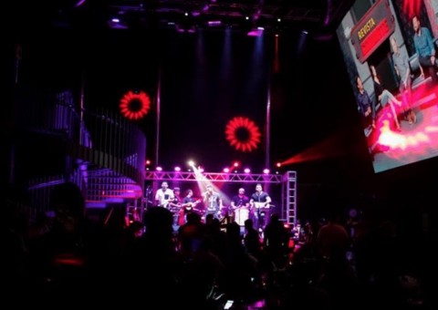 V8 bar agita quinta-feira com muito pé de serra