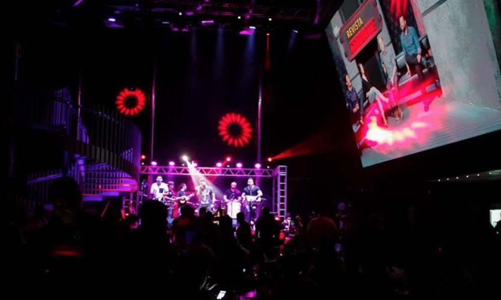 V8 bar agita quinta-feira com muito pé de serra