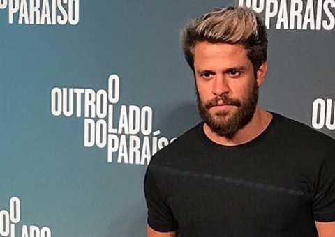 Ator da Globo ‘causa’ com foto em praia de nudismo