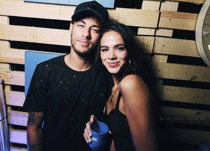 Bruna Marquezine pretende adiantar novela para encontrar Neymar 