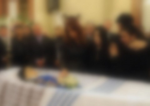 Bandidos interrompem velório para explodir agência bancária