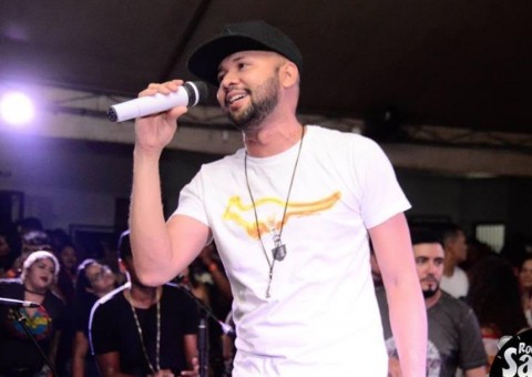 Pagode e samba com entrada liberada animam o Meia Noite Acaba