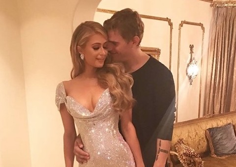 Paris Hilton pagou por seu próprio anel de noivado