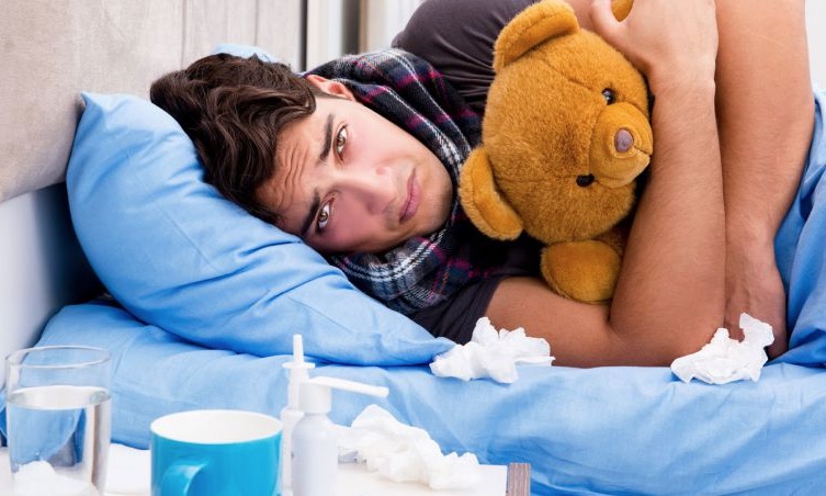 Por que homem faz drama quando está gripado? Ciência explica