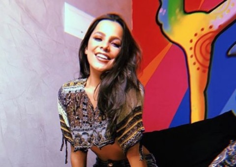Ex-BBB Emilly anuncia que vai virar YouTuber