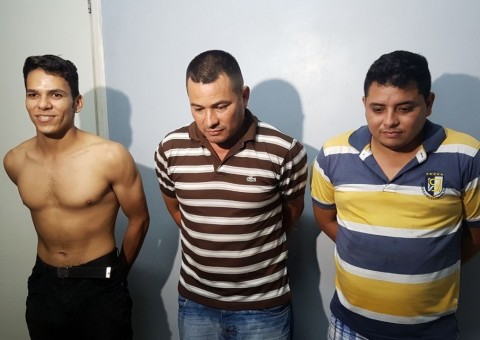 Homens armados são presos por assaltarem loja após perseguição policial em Manaus