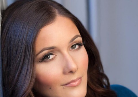 Aos 42, Nana Gouvêa aparece completamente nua em sauna e fãs vão à loucura