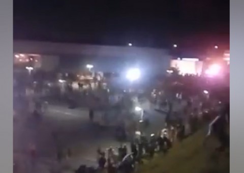 Vídeo mostra correria e confusão durante show em shopping de Manaus