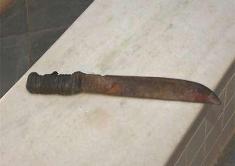 Jovem é preso com terçado e arma dentro de ônibus em Manaus