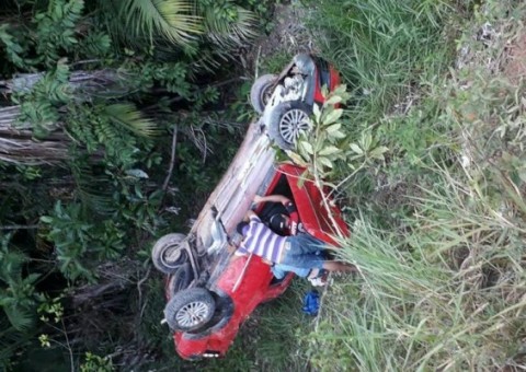 Família manauara sofre acidente gravíssimo na BR 174, dois morrem