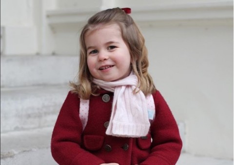 Kate Middleton faz registro fofo de princesa Charlotte em 1º dia de aula
