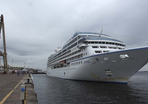 Navio com quase 500 turistas chega a Manaus nesta terça-feira