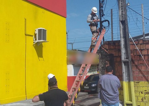 Supermercado popular é flagrado com 'gato' de energia em Manaus