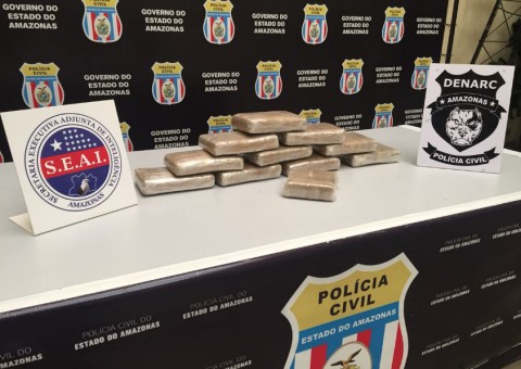 Polícia apreende mala cheia de drogas em embarcação no porto de Manaus