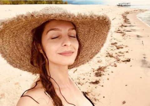 Michelle Batista, ex-‘Malhação’, posa nua em defesa da liberdade