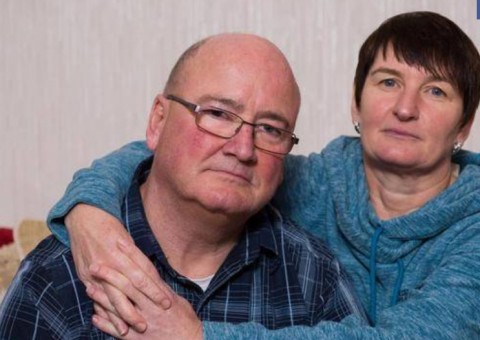 Homem é proibido de dormir com esposa após testículo explodir