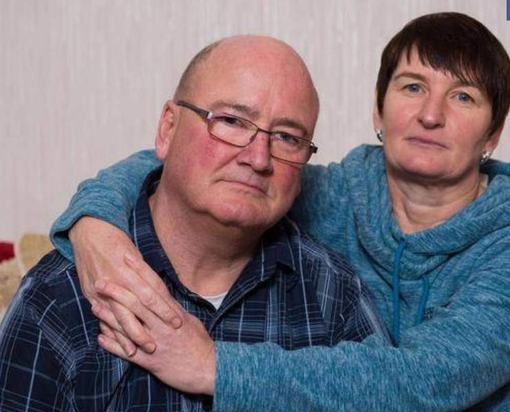 Homem é proibido de dormir com esposa após testículo explodir