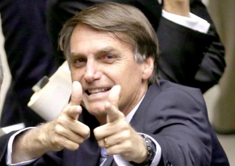 Mesmo com apartamento, Bolsonaro recebe auxílio-moradia da Câmara