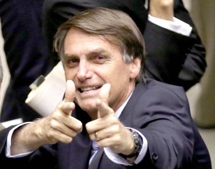 Mesmo com apartamento, Bolsonaro recebe auxílio-moradia da Câmara