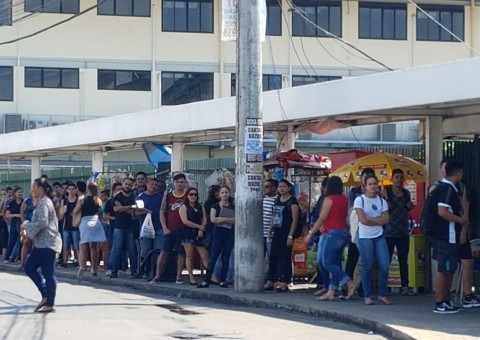 Rodoviários fazem paralisação surpresa e deixam milhares sem ônibus em Manaus