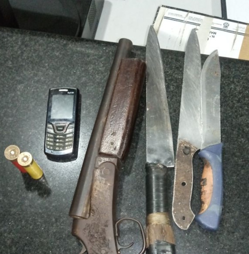 Novinhos são apreendidos enquanto tentavam assaltar microônibus em Manaus