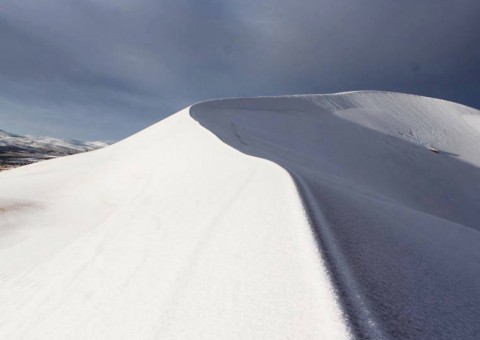 Fenômeno raro faz nevar no Deserto do Saara