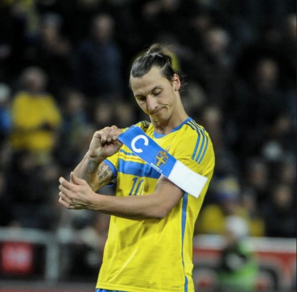 Ibrahimovic diz se sentir desvalorizado e acusa imprensa sueca de racismo